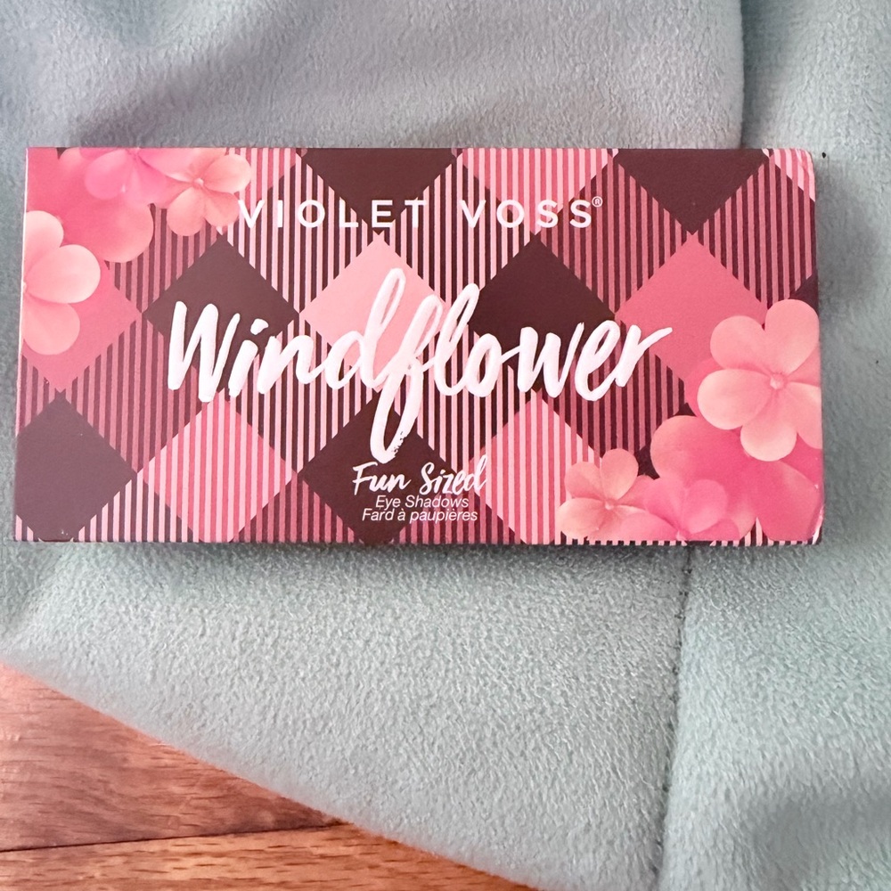 Violet Voss Windflower Plaid Eyeshadow Palette